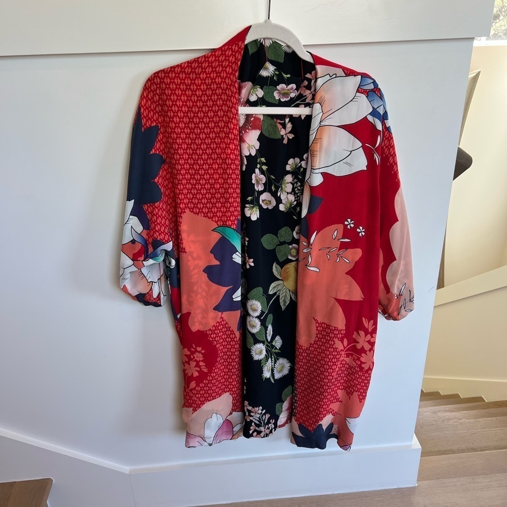 Charlie B Reversable Floral Kimono Black and Red Womens Medium - Picture 7 of 11